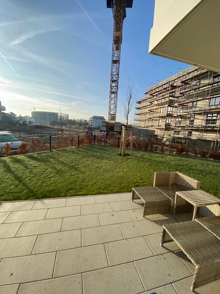 Zwei Zimmer in Mariendorf: Helle Wohnung mit eigenen Garten und Einbauküche — photo 1